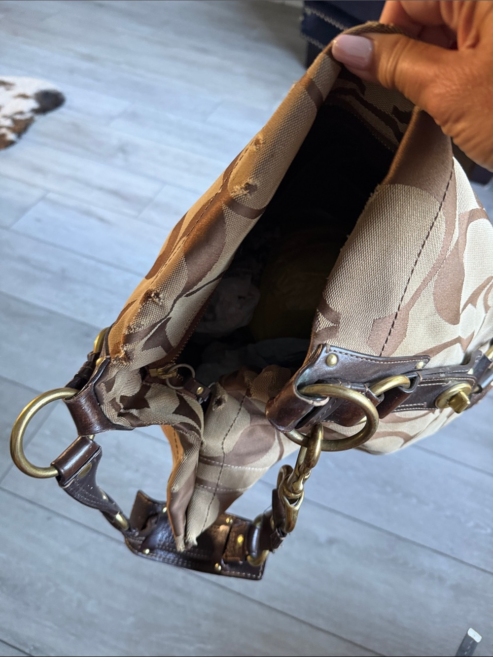 Coach Y2K vintage Beige and Brown Signature Canvas Hobo Bag - Picture 7 of 11